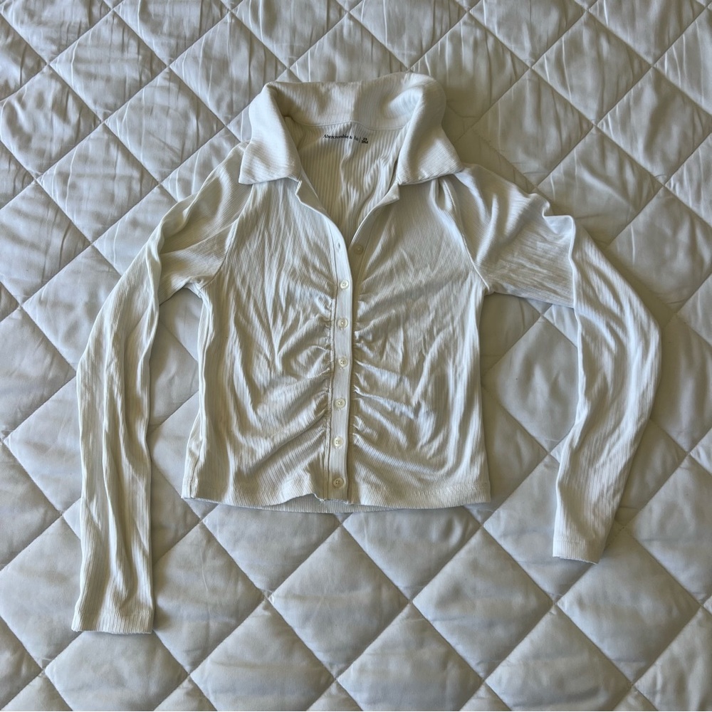 NWOT - Abercrombie and Fitch white ruched top